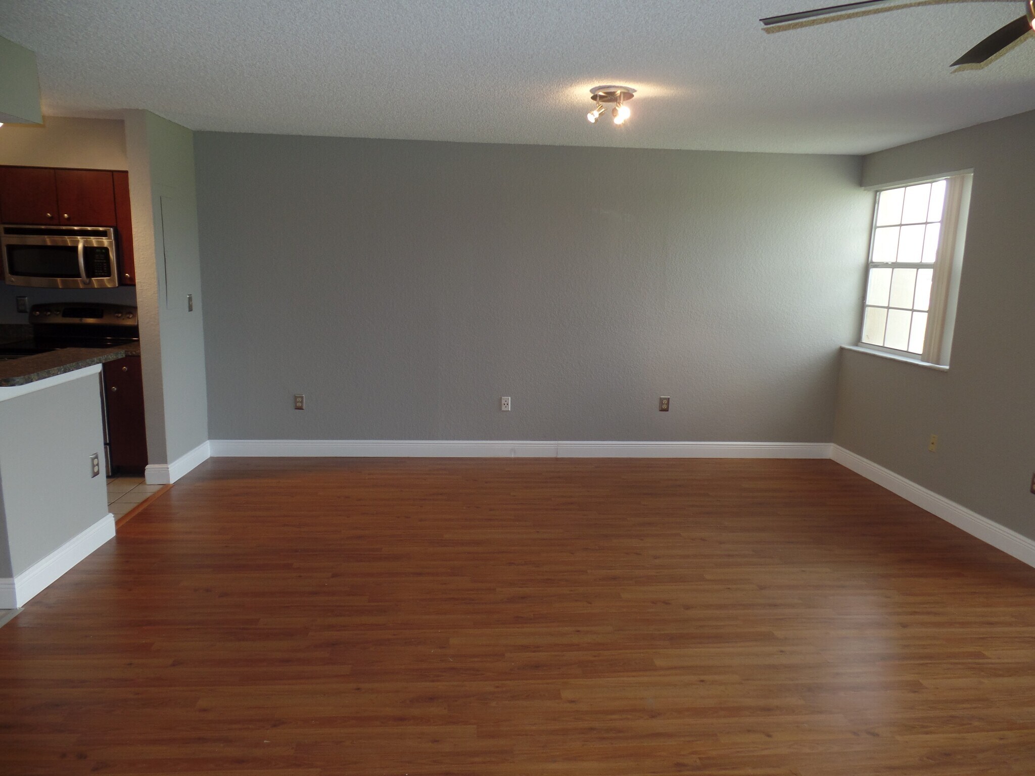 Building Photo - 2881 N Oakland Forest Dr