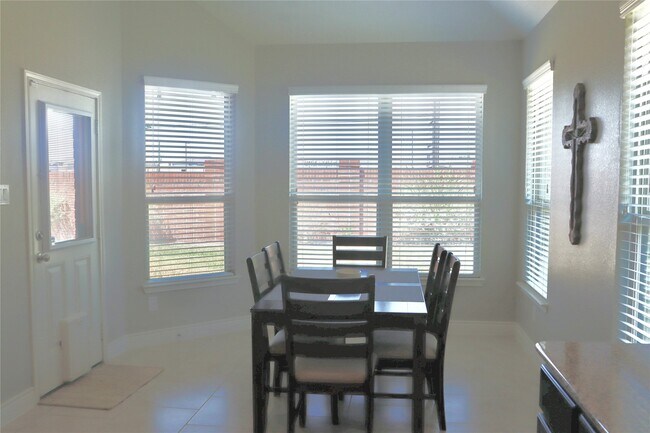 Building Photo - 5627 S Denham Ridge Ln