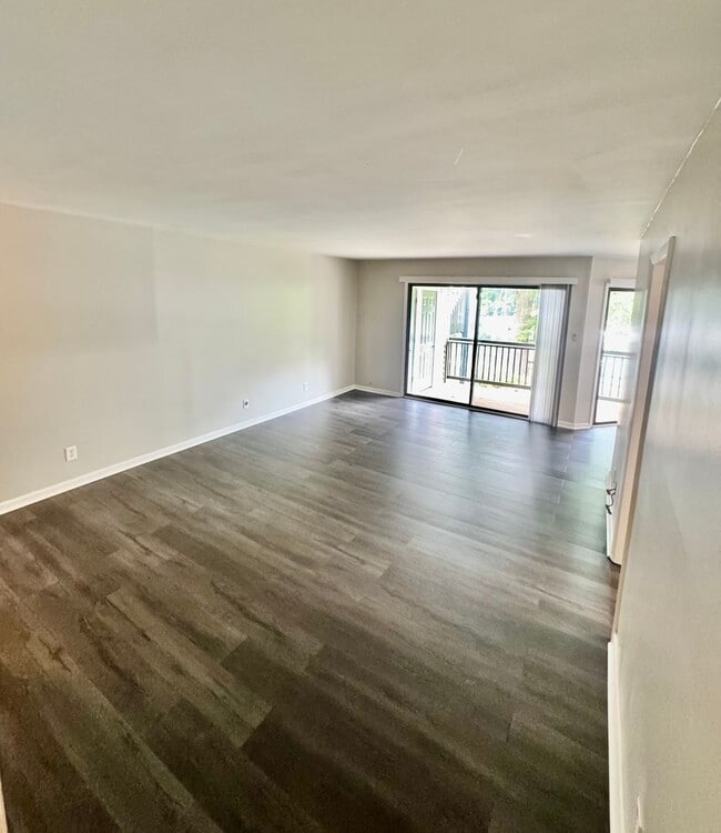 Building Photo - Lake Murray Living--- 2bd/2ba condo