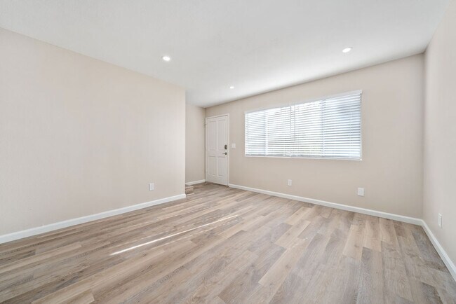 Building Photo - 265 N 16th St