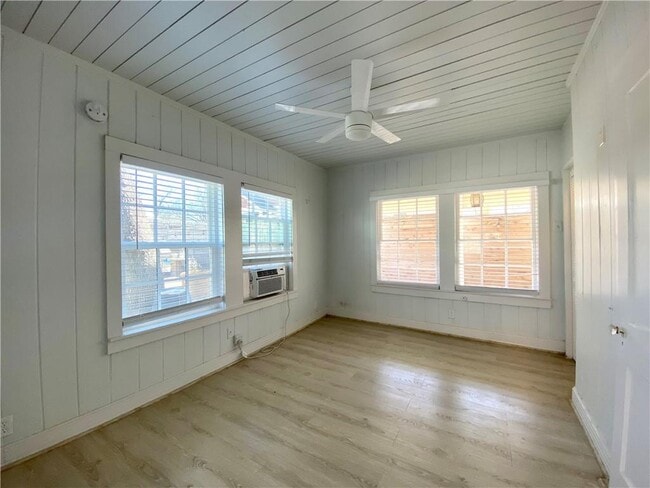 Building Photo - 2608 W 8th St