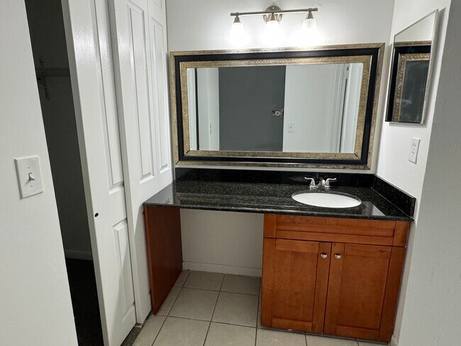 Building Photo - 3733 Carambola Cir N