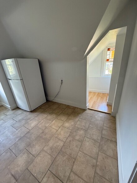 Building Photo - 433 Herschel St