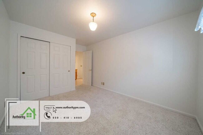 Building Photo - 2832 Howard Dr