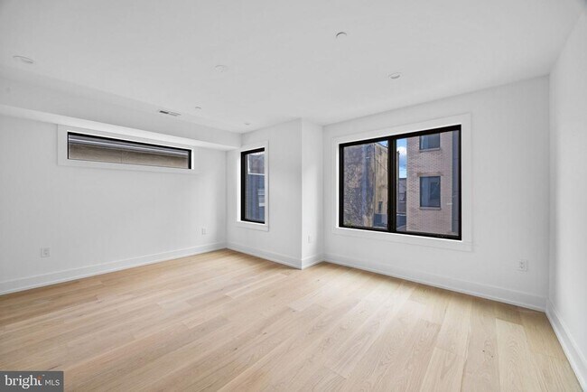 Building Photo - 706 Latona St