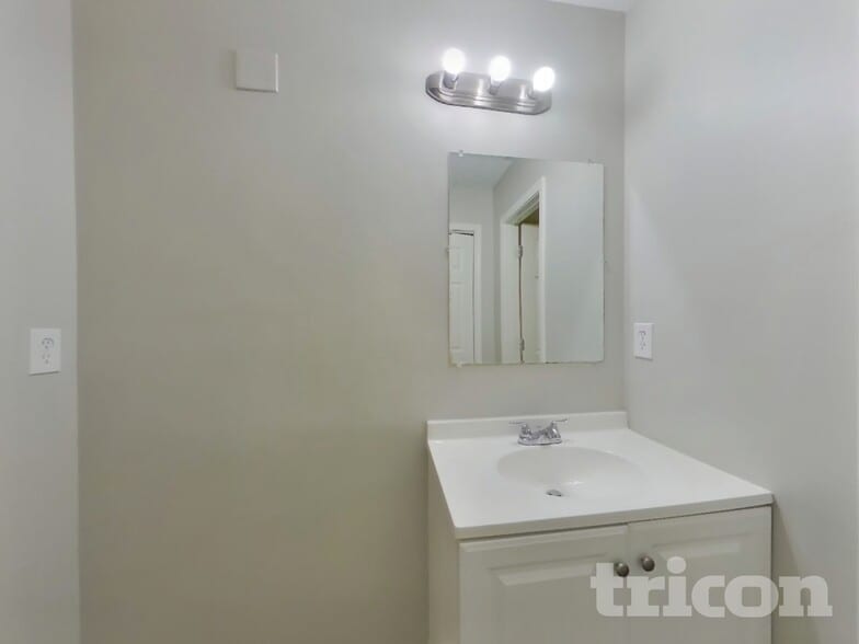 Building Photo - 205 Inverness Trce