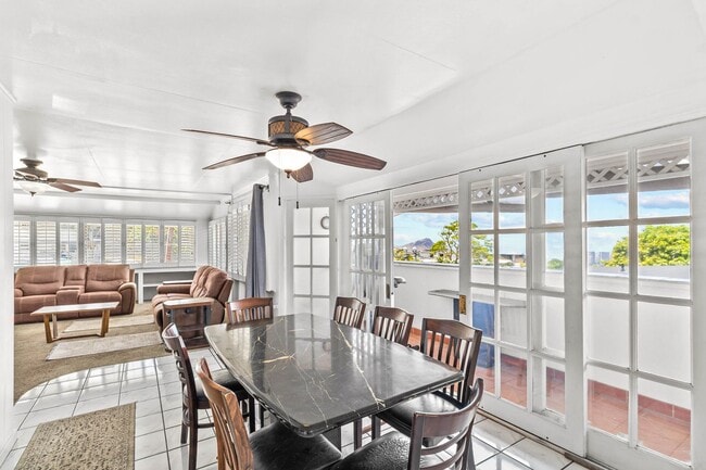 Building Photo - Charming 2BR/1BA Home with Stunning Ocean ...