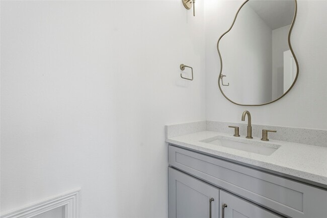 Building Photo - 1528 Birdsall St