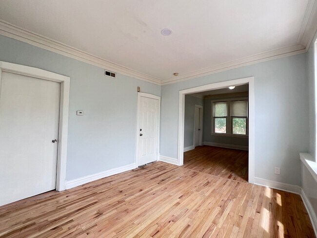 Building Photo - 8856 S Lowe Ave