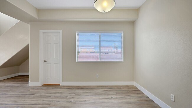 Building Photo - Fully rehabbed 3 bedroom Townhouse with 2 ...