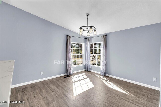 Building Photo - 2490 W Glenshandra Dr