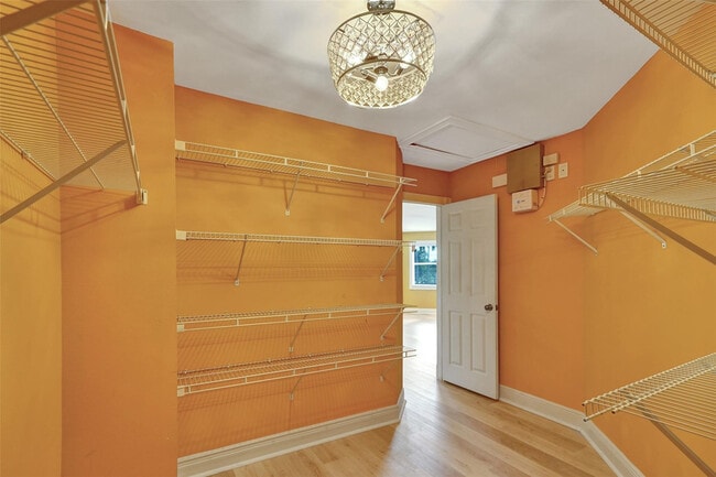 Building Photo - 10902 Tamoron Ln