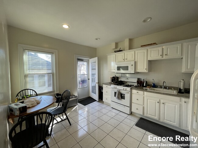 Building Photo - 56 Hobson St