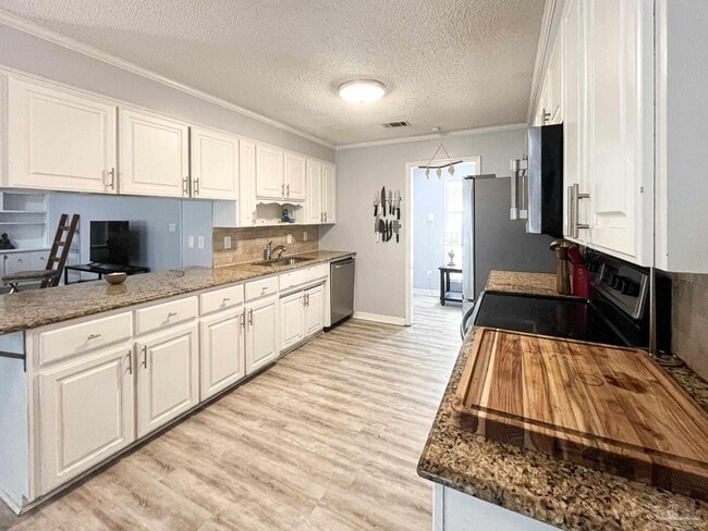 Building Photo - 6843 Lake Charlene Dr