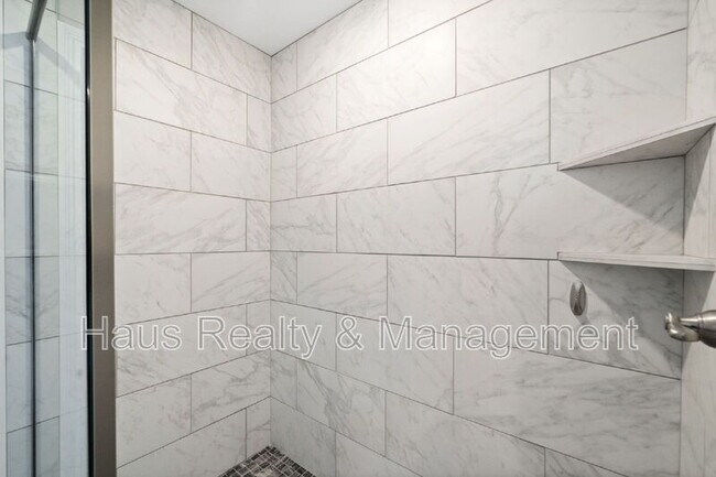 Building Photo - 764 Lillian Grace Dr