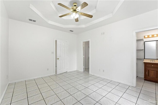 Building Photo - 11 West Dr