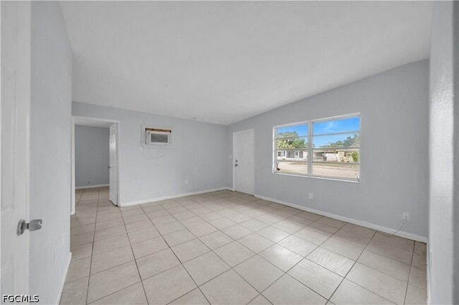 Building Photo - 1527 Gardenia Ave