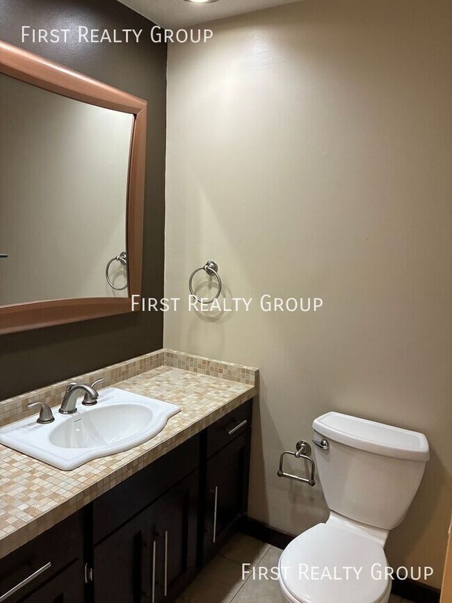 Building Photo - 37 W Lytle-Five Points Rd