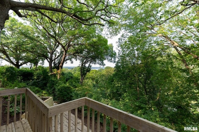 Building Photo - 4640 5th Ave