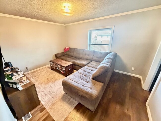 Building Photo - 2406 Robin Rd