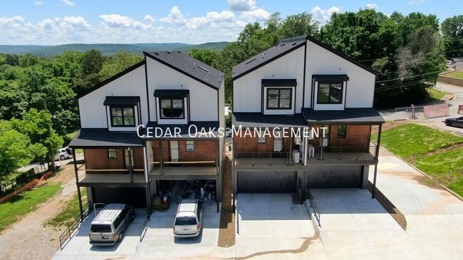 Building Photo - 122 E Mountain St