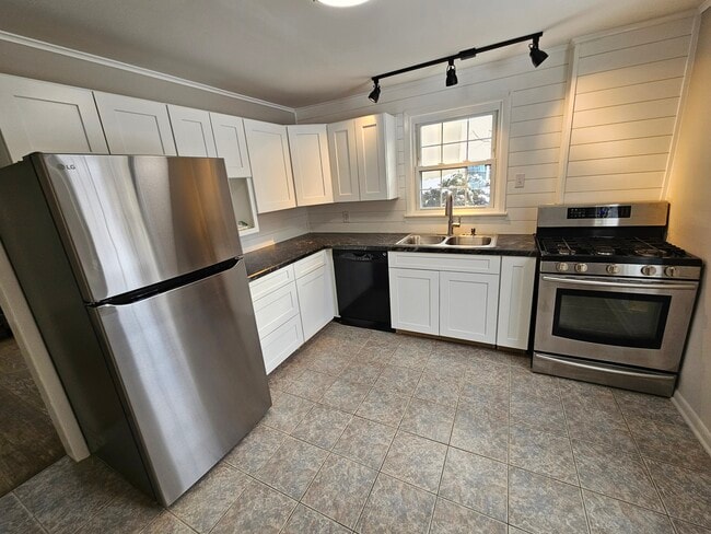 Building Photo - 71 Medfield Dr