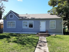 Building Photo - Recently Renovated Large 3 bedroom 1 bath ...