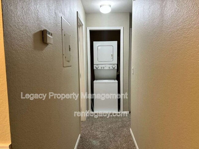 Building Photo - 3715 Tallyho Dr