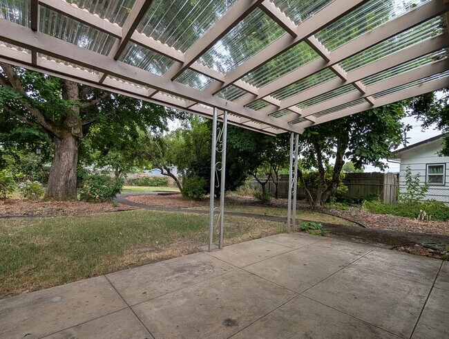 Building Photo - Charming 3-Bedroom, 1.5-Bath Home ~ Landscaping Provided!