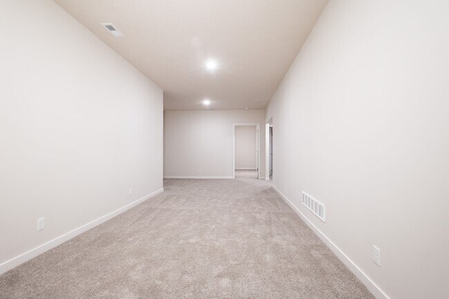 Building Photo - Top Of The Line Newly Built Duplex!