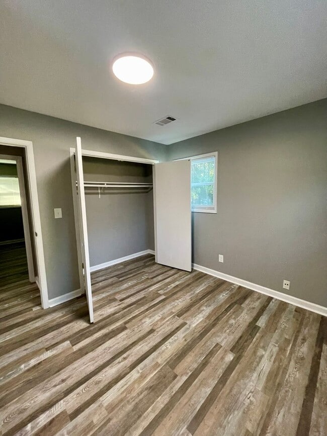 Building Photo - Beautifully remodeled home in Riverdale wi...