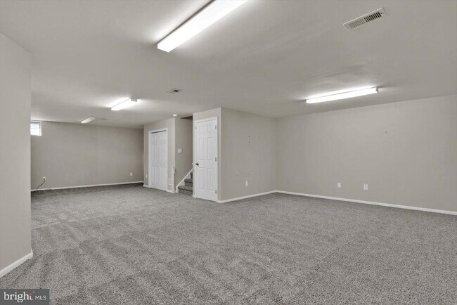 Building Photo - 751 Chanticleer
