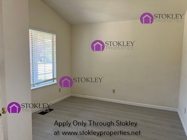 Building Photo - 1145 Summer Way