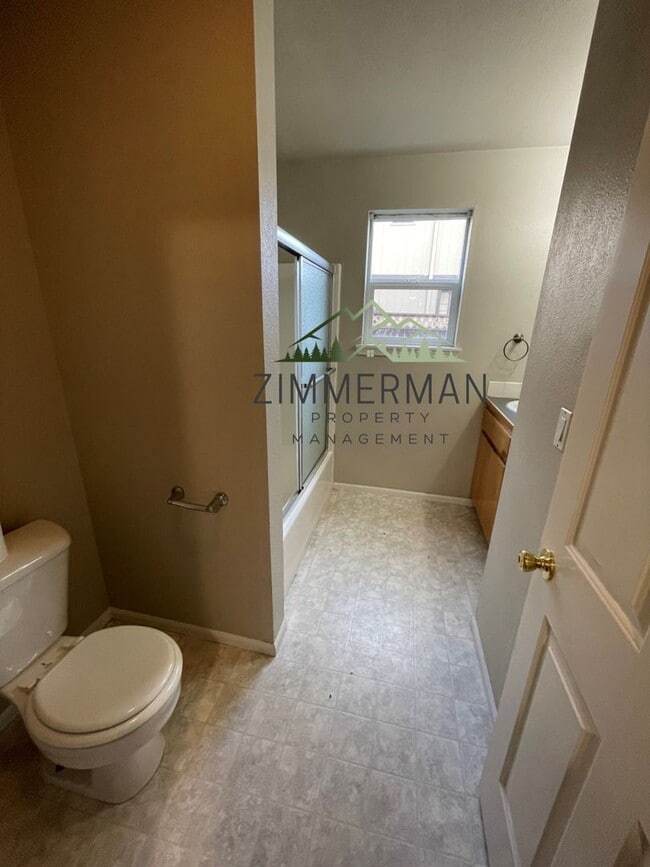 Building Photo - Cute 3-bedroom Home In Springfield