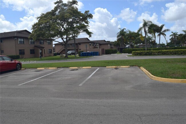 Building Photo - 10013 Winding Lake Rd