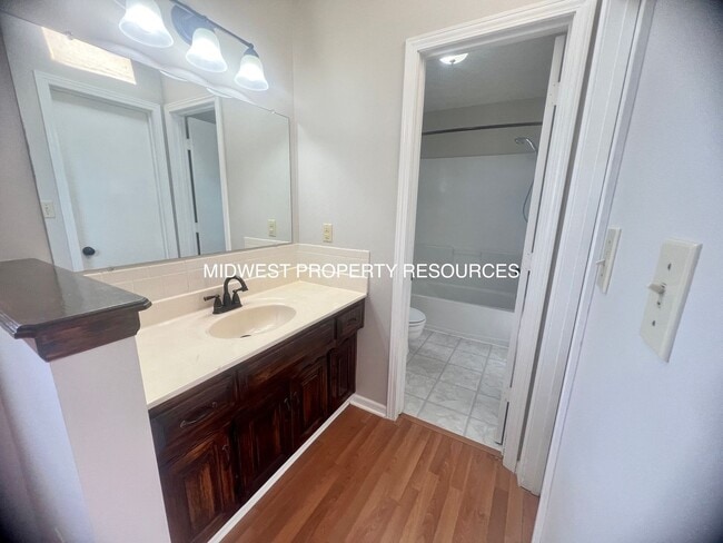 Building Photo - Refreshing & Tidy Lee's Summit Split for L...