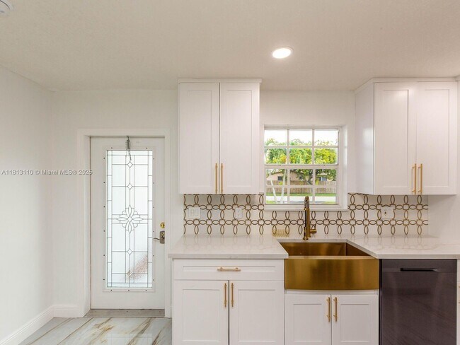 Building Photo - 611 SW 64th Way
