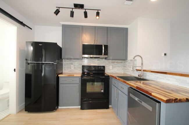 Building Photo - Experience Modern Living