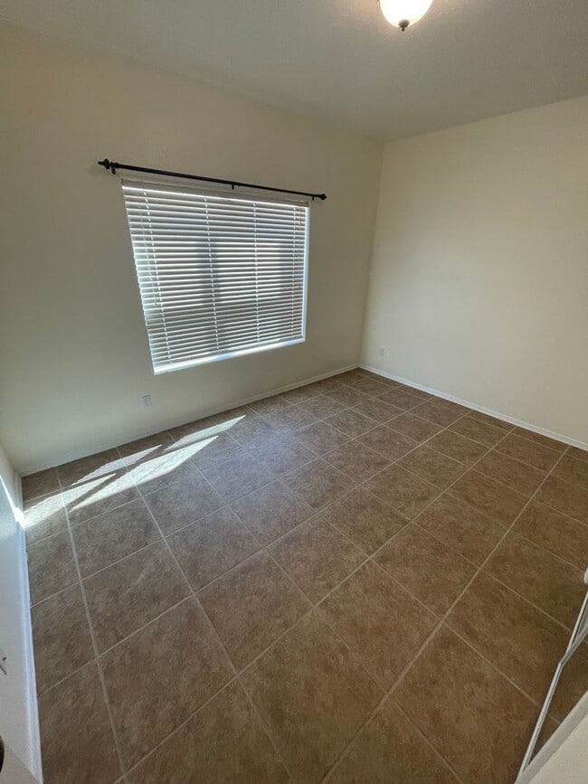 Building Photo - Lovely 4 Bedroom/2 Bath home in Parkhill E...