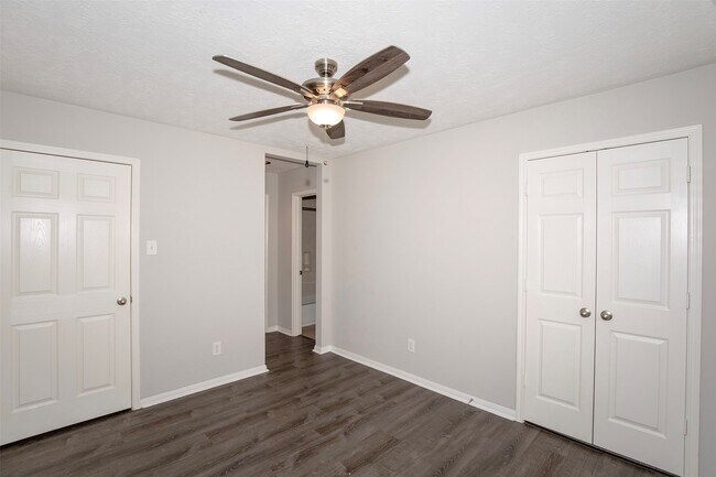 Building Photo - 863 Sierra Brook Ln