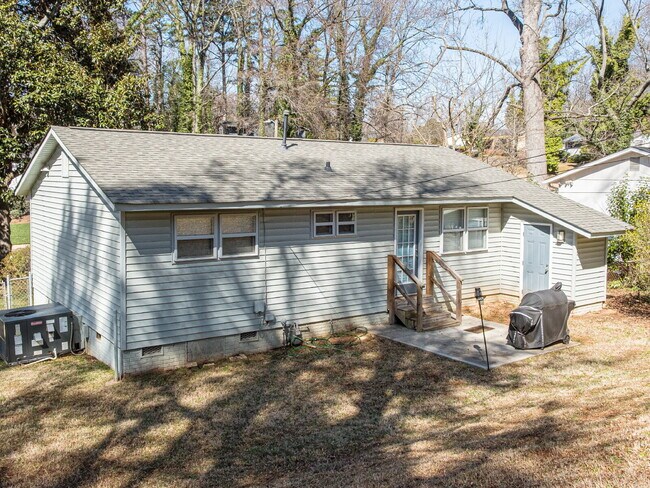 Building Photo - "Charming 2-Bedroom Retreat with Granite Elegance on Thornton Road!"