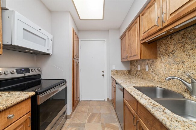 Building Photo - 1116 Bering Dr