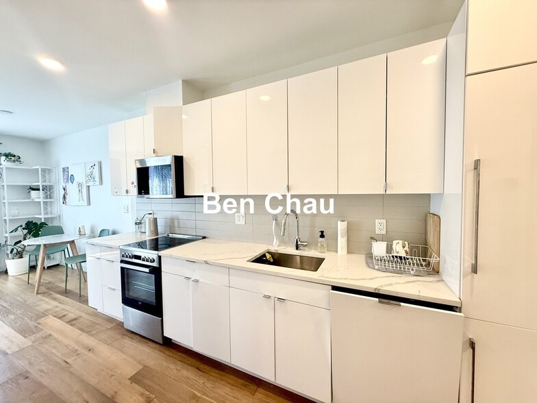 Building Photo - 97 Elmwood St