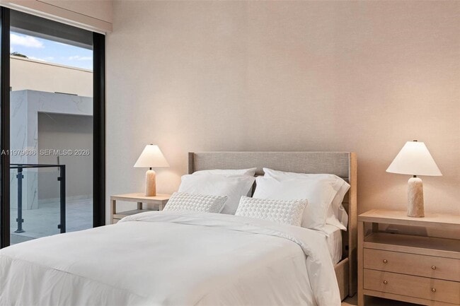 Building Photo - 723 NE 77th St