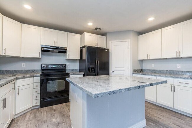 Building Photo - Charming 5 Bed 3 bath Home in Avondale