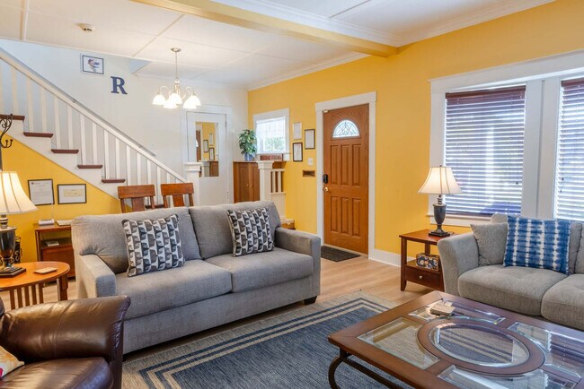 Building Photo - 640 S Columbia St