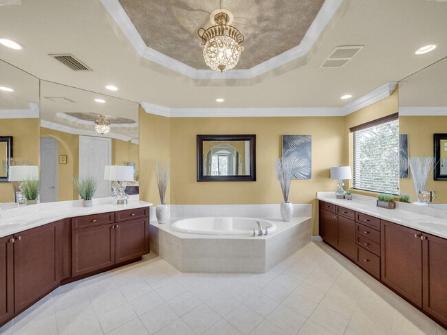 Building Photo - 8703 Club Estates Way