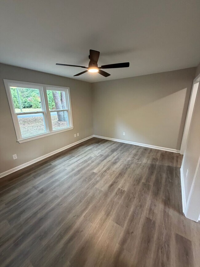 Building Photo - 524 Guill St