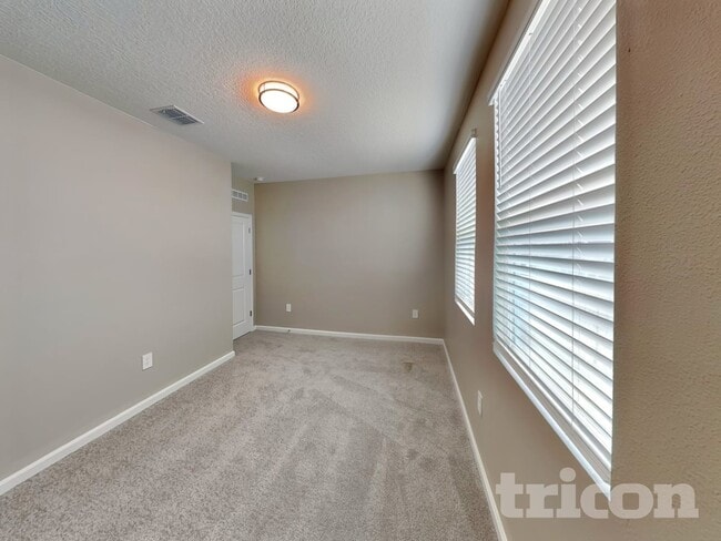 Building Photo - 733 Honeyrock St