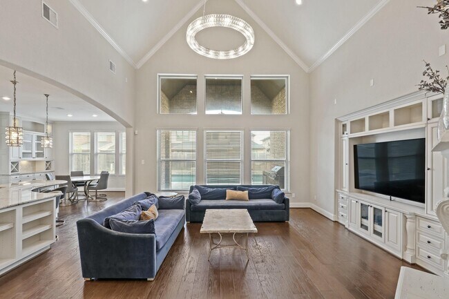 Building Photo - 5730 Balcones Ridge Ln